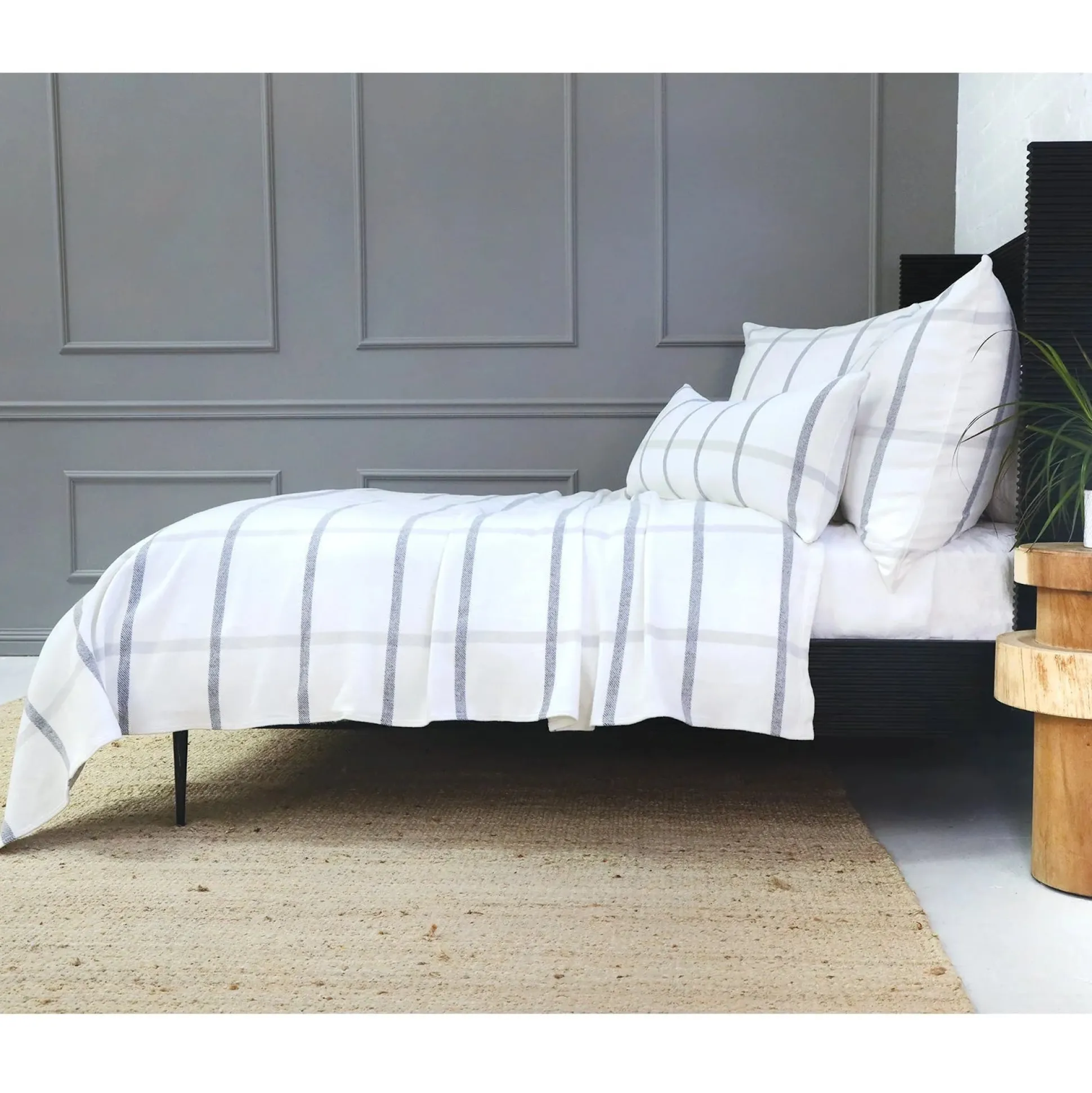 Copenhagen Throw, White & Grey^Be Home New