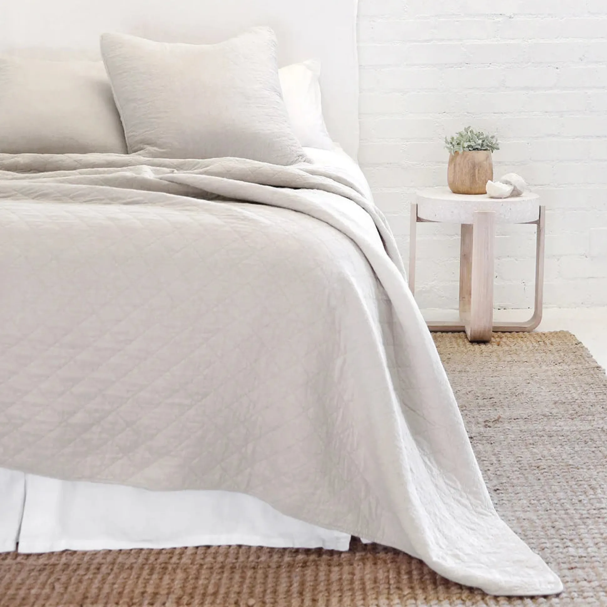 Huntington Queen Coverlet, Taupe^Be Home Flash Sale