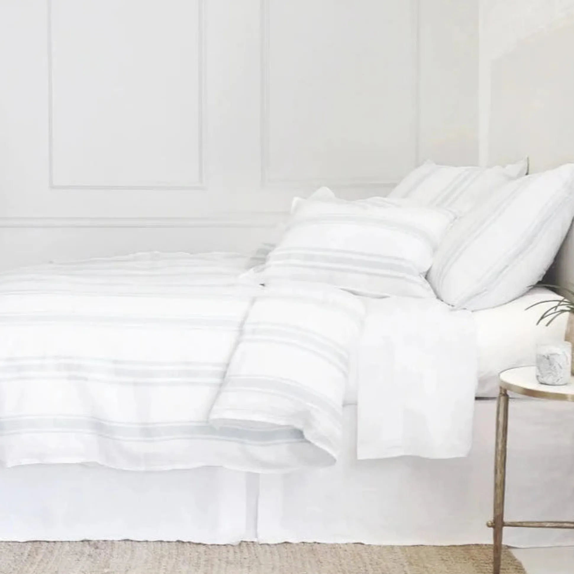 Jackson Big Pillow, White & Ocean^Be Home Hot