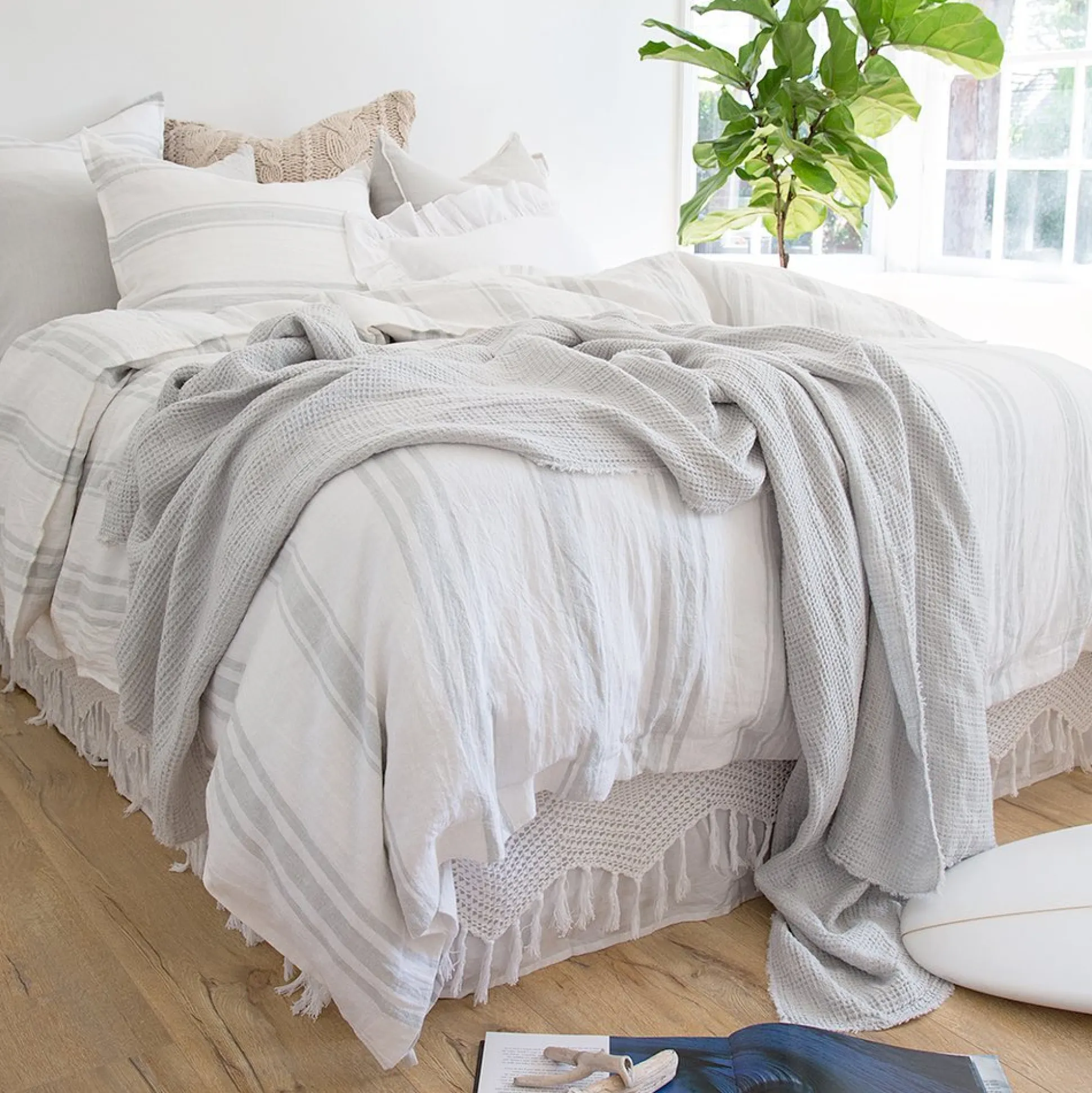 Jackson Big Pillow, White & Ocean^Be Home Hot