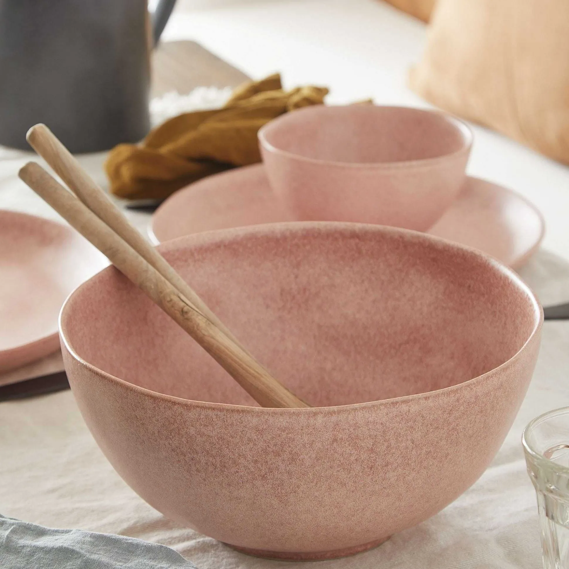 Livia 10.5" Serving Bowl, Rose