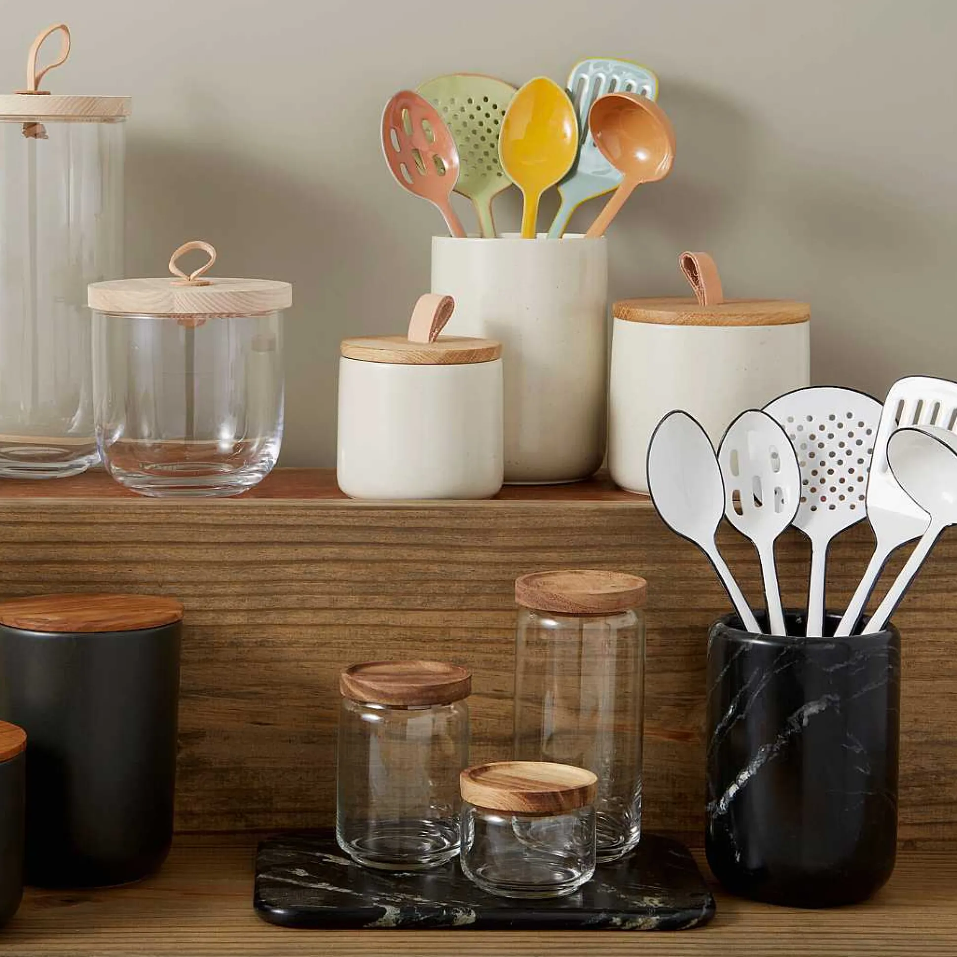 Pacifica Canister with Oak Wood Lid, Vanilla, Medium