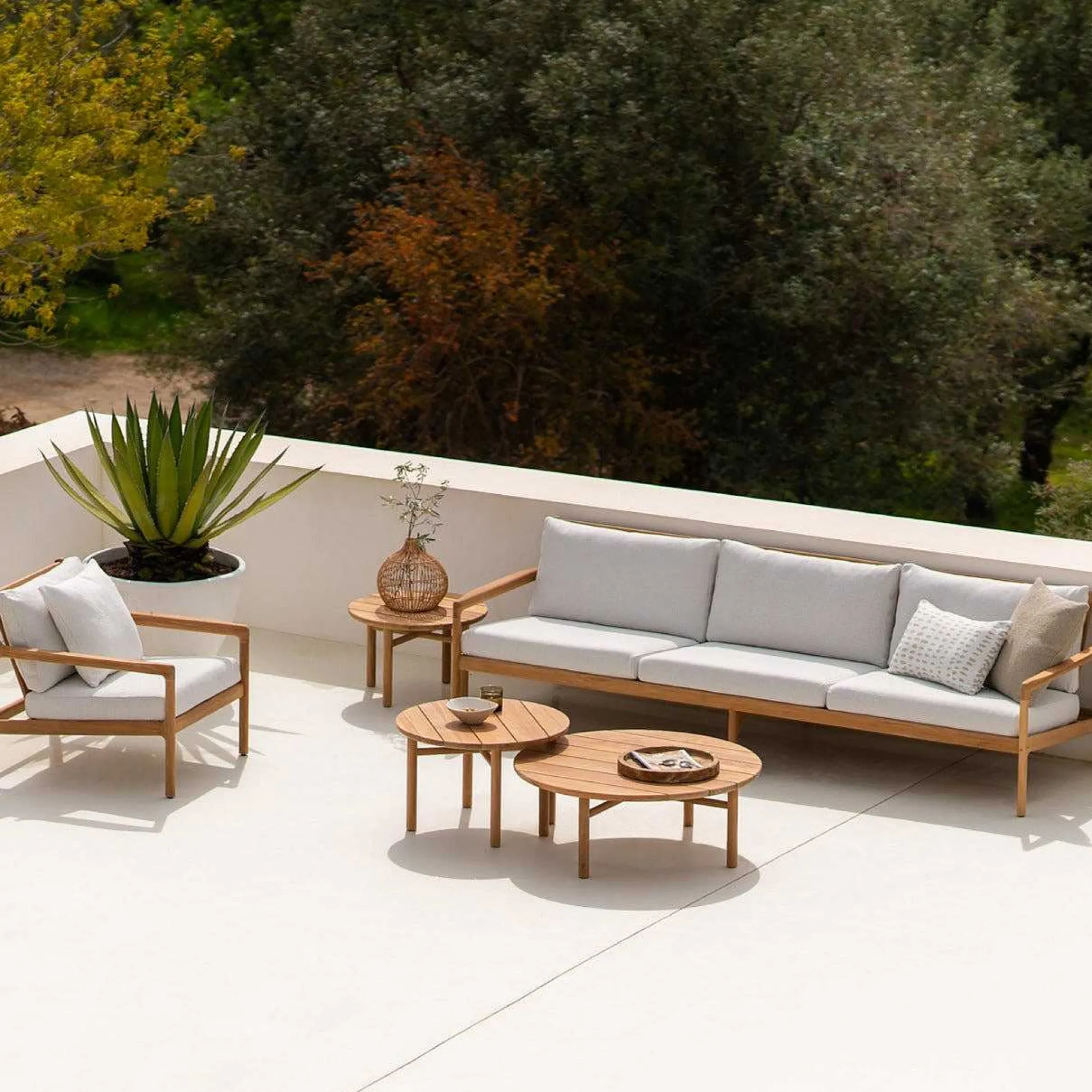 Quatro Solid Teak Outdoor Coffee Table, 38"