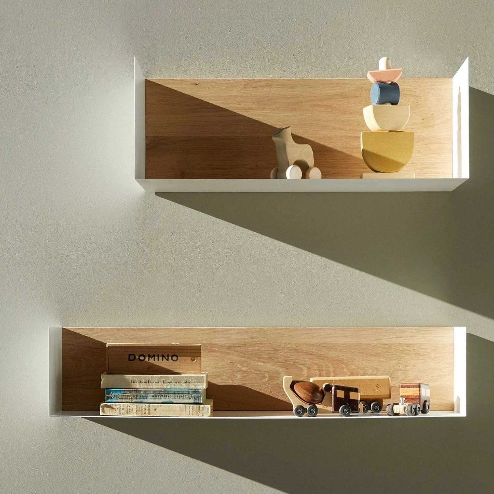 Solid Oak U Shelf with White Metal, 28"