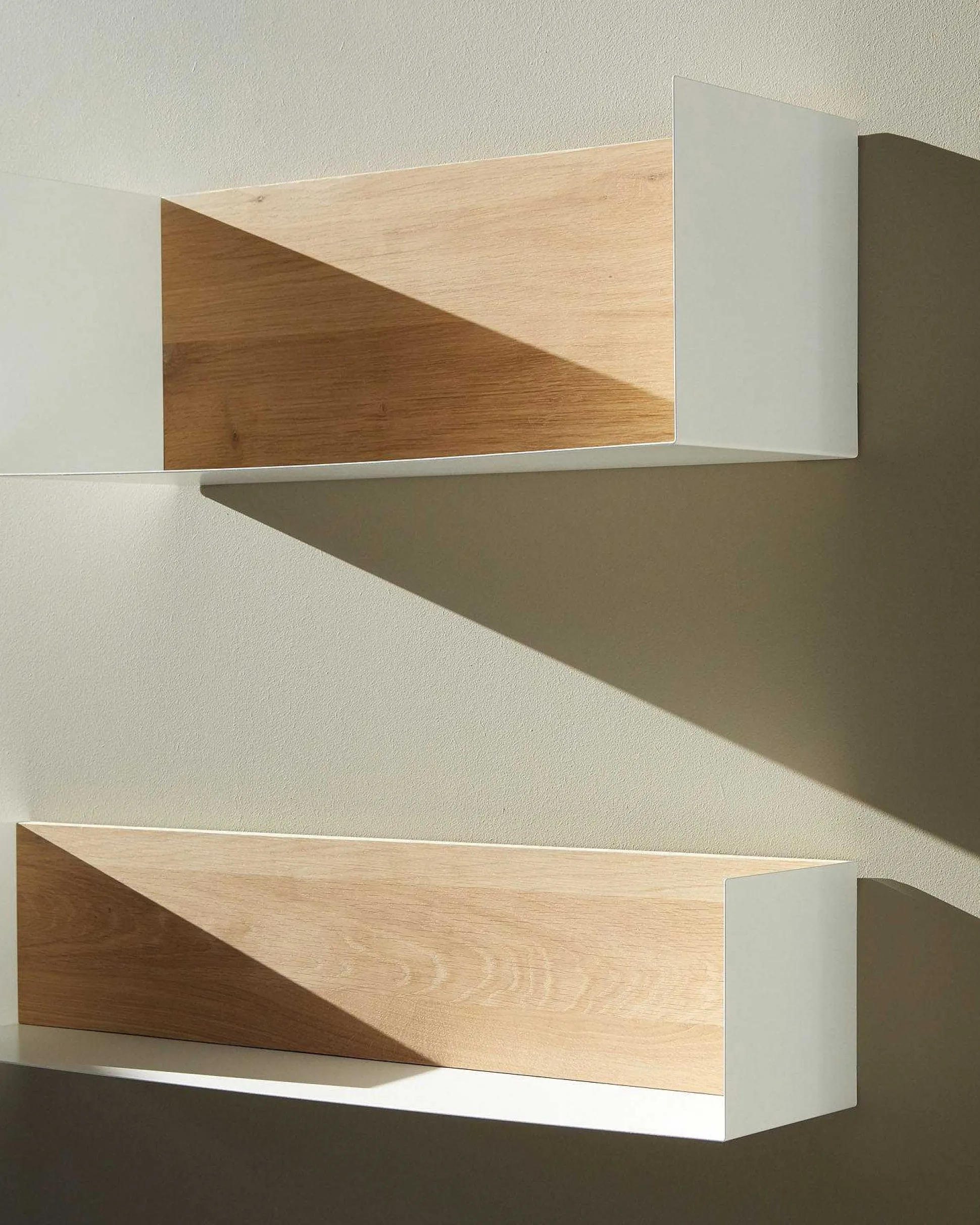 Solid Oak U Shelf with White Metal, 28"